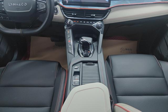 Lynk 06 2023 Темно-серый из Китая, фото 6