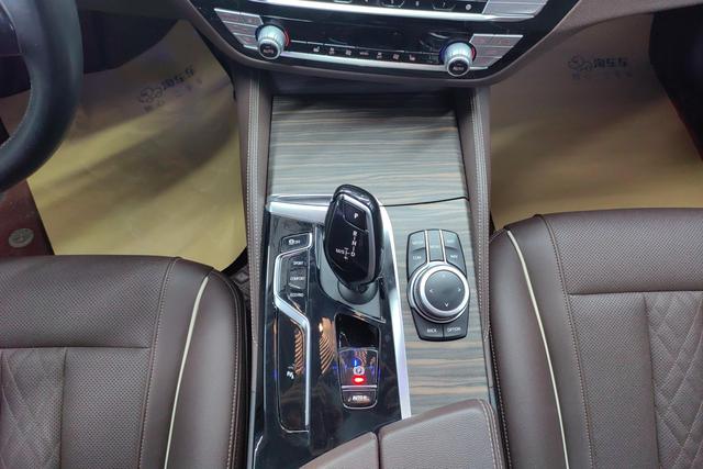 BMW 5 Series 2022 — фото 14