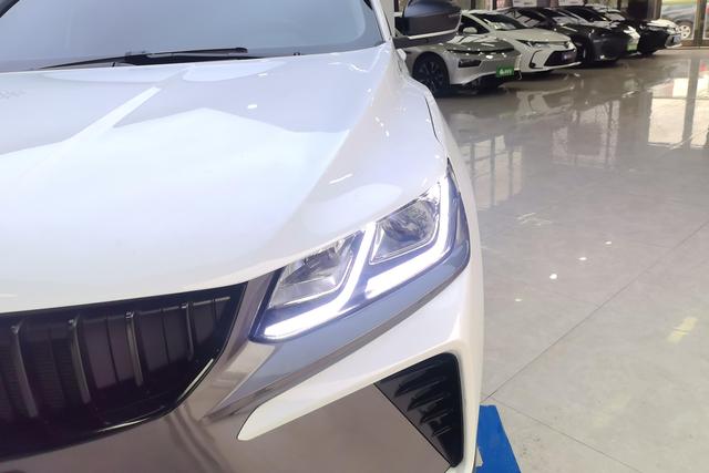 Geely Automobile Binyue 2024 Белый из Китая, фото 5