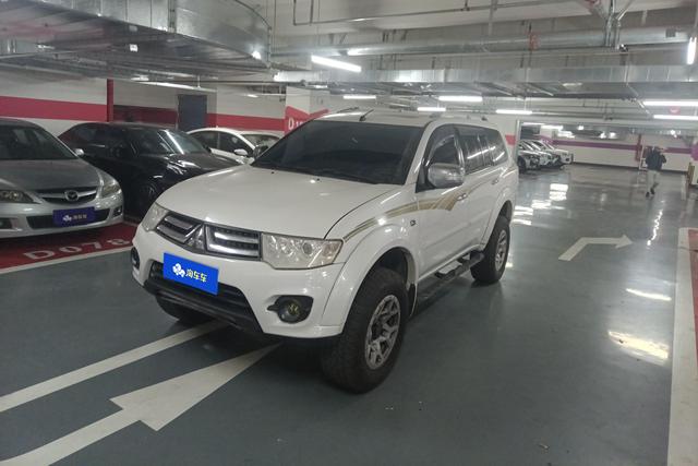 Mitsubishi Pajero Sport 2013 года выпуска