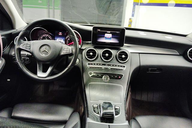 Mercedes Benz C-Class 2018 — фото 11