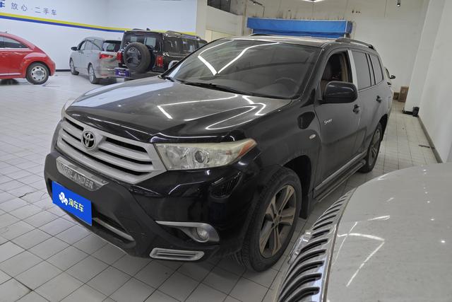 Toyota Kluger 2012 года выпуска