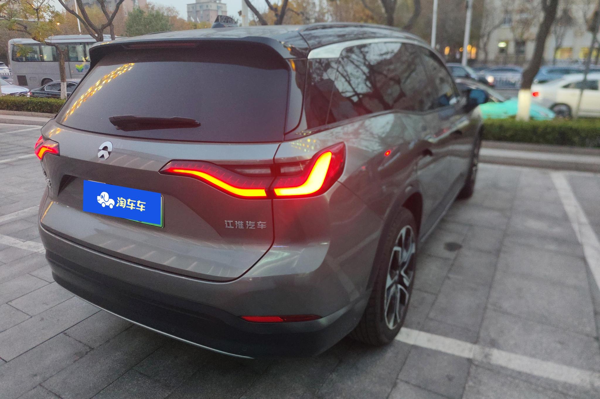 NIO ES8