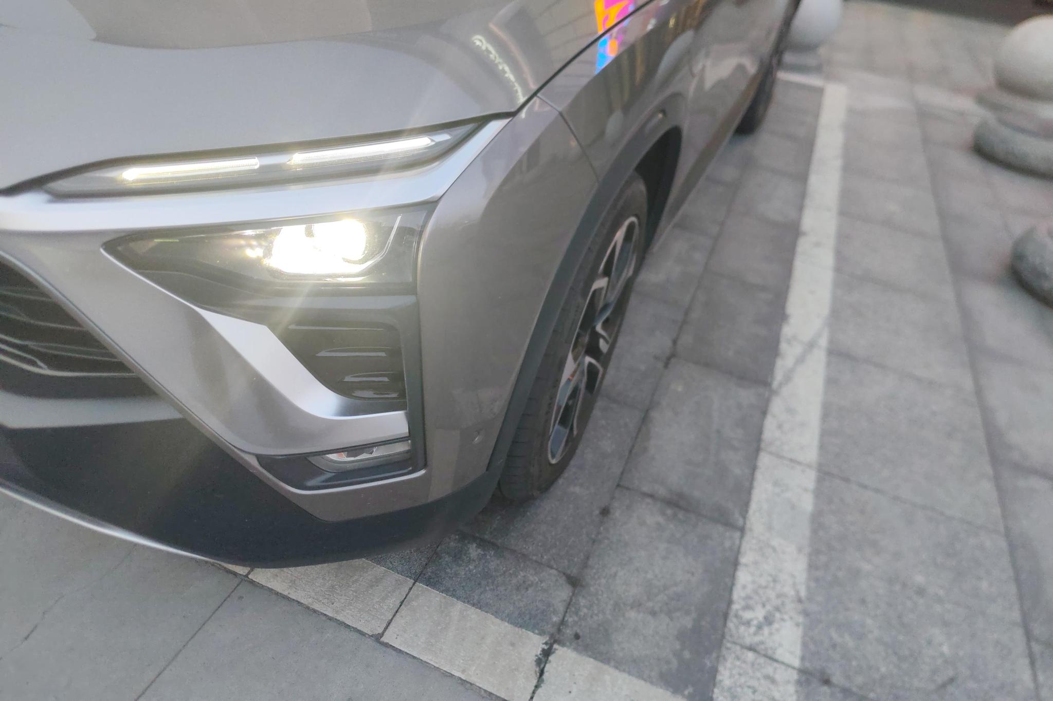NIO ES8