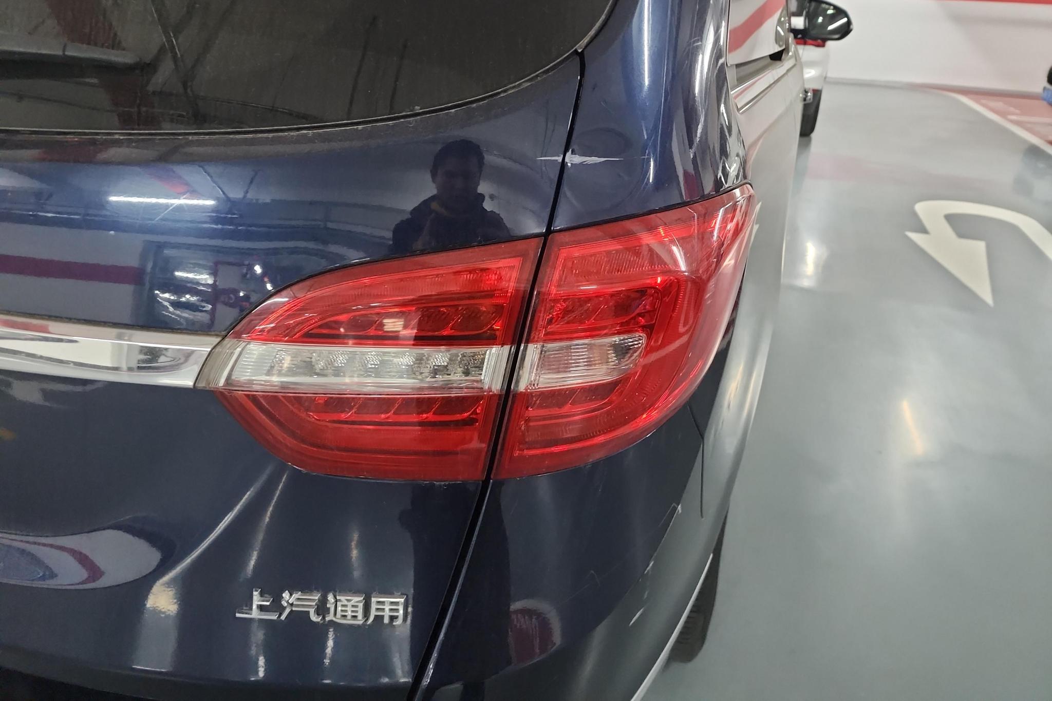 Buick GL8 2015 2.4L Luxury Premium