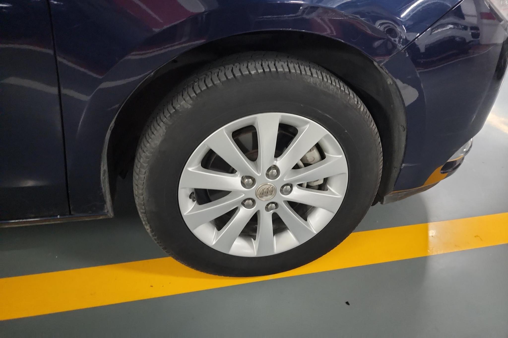Buick GL8 2015 2.4L Luxury Premium