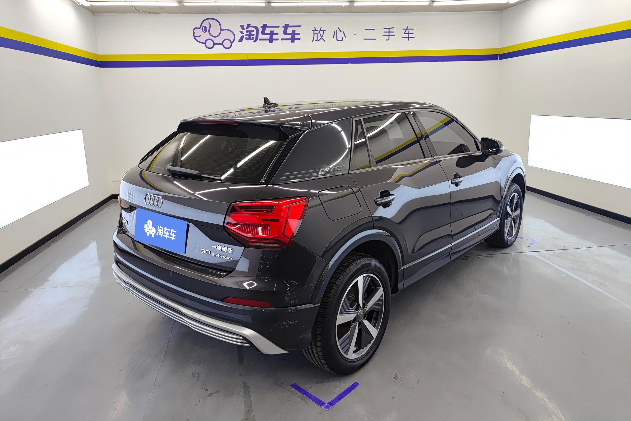 Audi Q2L e-tron