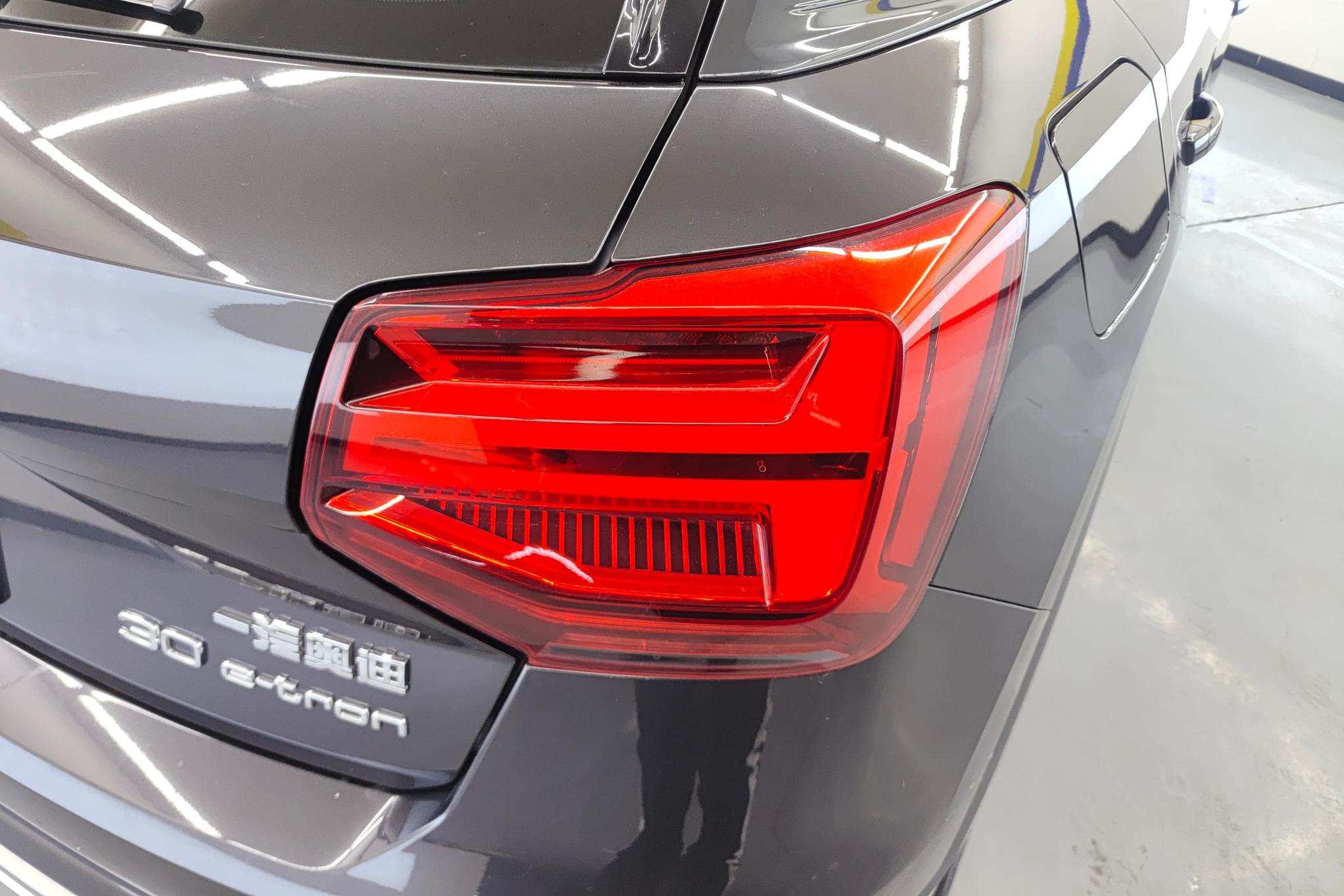 Audi Q2L e-tron