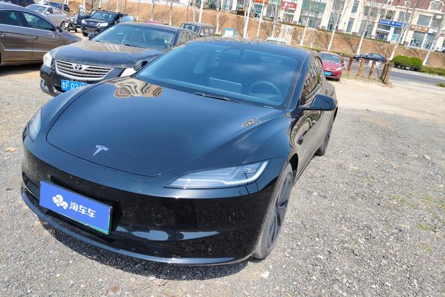 Tesla Model 3 2023 года выпуска