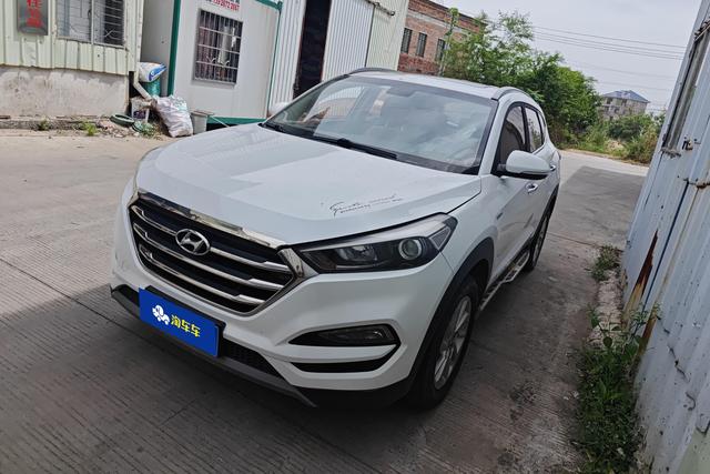 Hyundai Tucson 2015 года выпуска