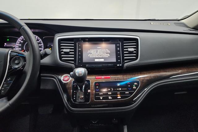 Honda Odyssey 2017 — фото 10
