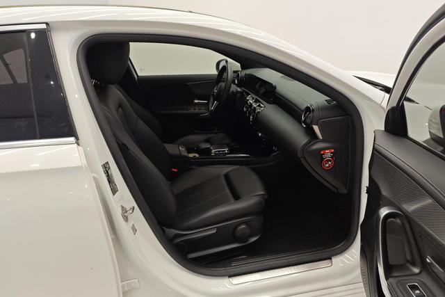 Mercedes-Benz A-Class 2022 A 180 L — фото 10