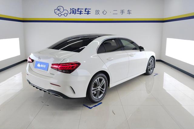Mercedes-Benz A-Class 2022 A 180 L — фото 3