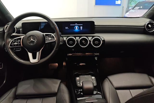 Mercedes-Benz A-Class 2022 A 180 L — фото 13