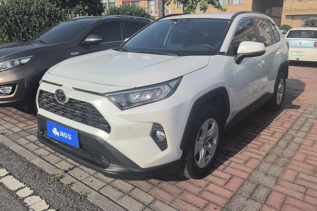 Toyota RAV 4 2022 года выпуска