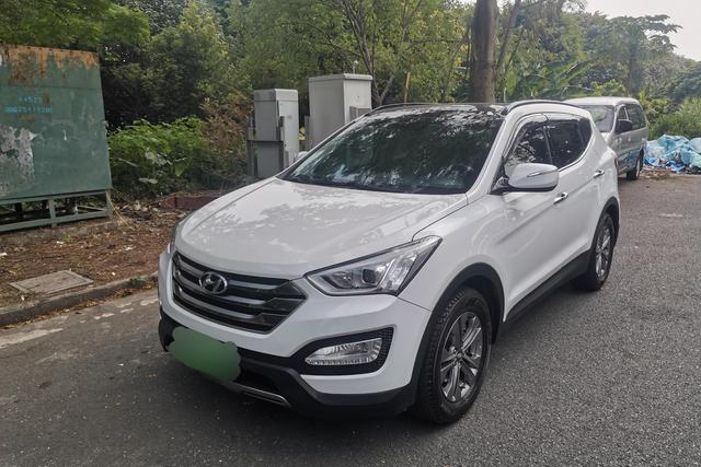 Hyundai Santa Fe 2015 года выпуска