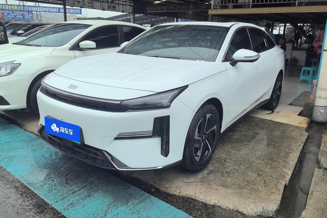 Geely Galaxy L6 2024 года выпуска