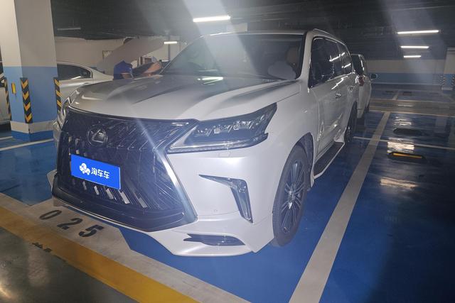 Lexus LX 2017 года выпуска