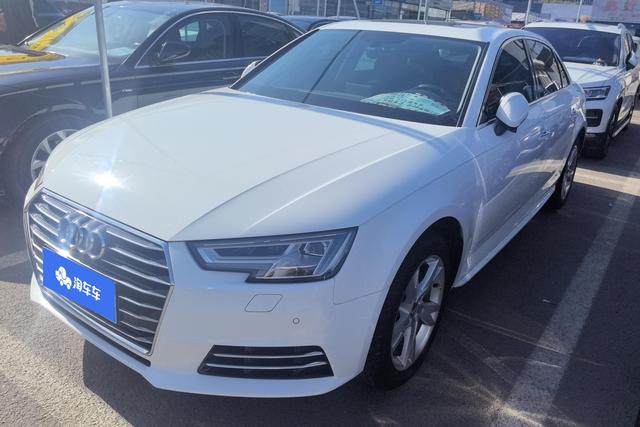 Audi A4 2018 года выпуска