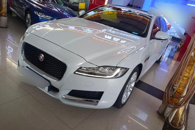 Jaguar XF 2018 года выпуска