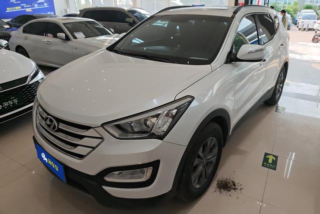 Hyundai Santa Fe 2013 года выпуска