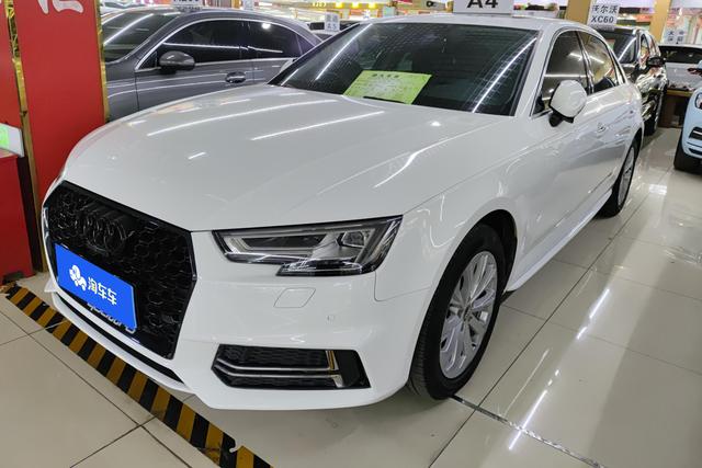 Audi A4 2019 года выпуска