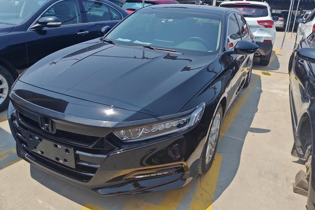 Honda Accord 2018 года выпуска
