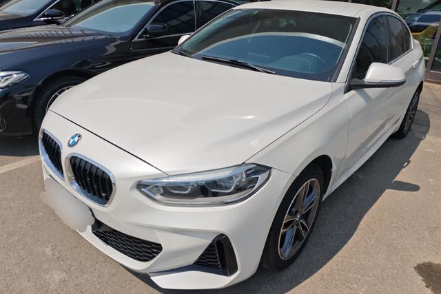 BMW 1M 2021 года выпуска