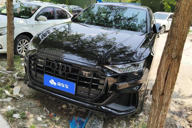 Audi RS Q8 2022 года выпуска