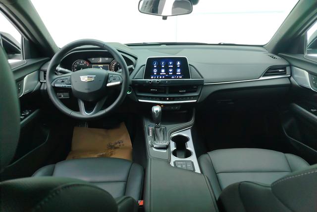 Cadillac CT4 2023 — фото 13