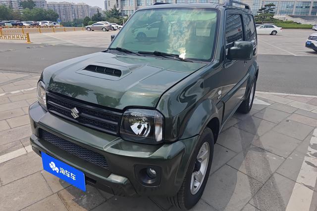 Suzuki Jimny 2015 года выпуска