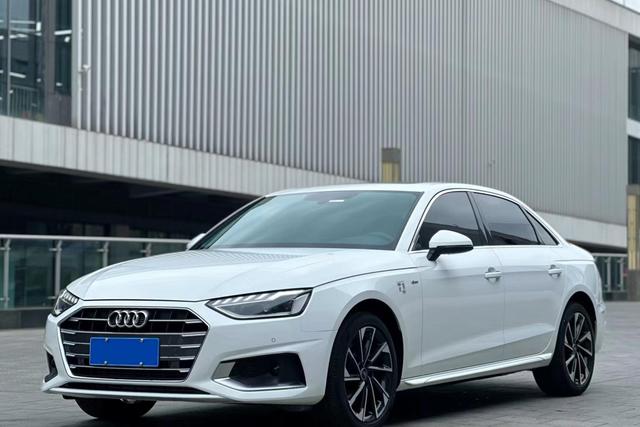 Audi A4 2023 года выпуска