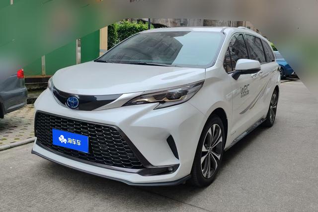 Toyota Granvia 2022 года выпуска