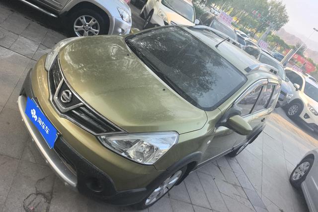 Nissan Livina 2013 года выпуска