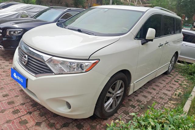 Nissan Quest 2015 года выпуска