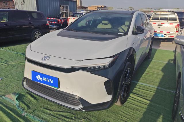 Toyota bZ4X 2022 года выпуска
