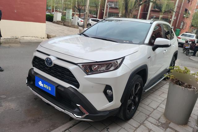 Toyota RAV 4 2022 года выпуска
