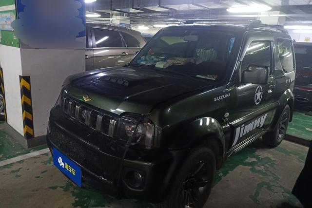 Suzuki Jimny 2015 года выпуска