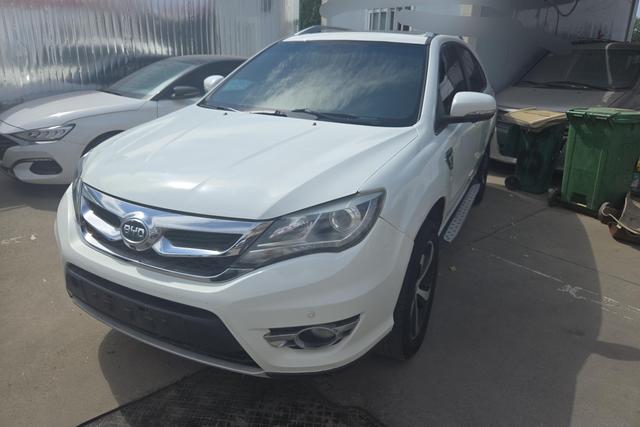 BYD S7 2015 года выпуска