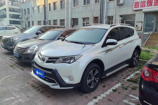 Toyota RAV 4 2015 года выпуска