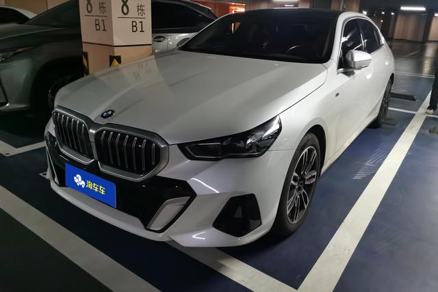 BMW 5er 2024 года выпуска