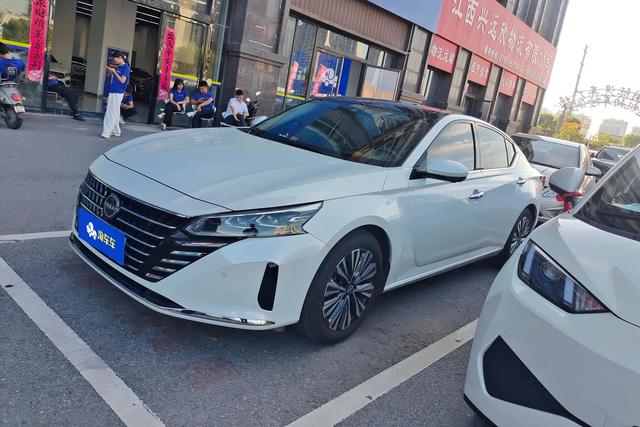 Nissan Altima 2022 года выпуска