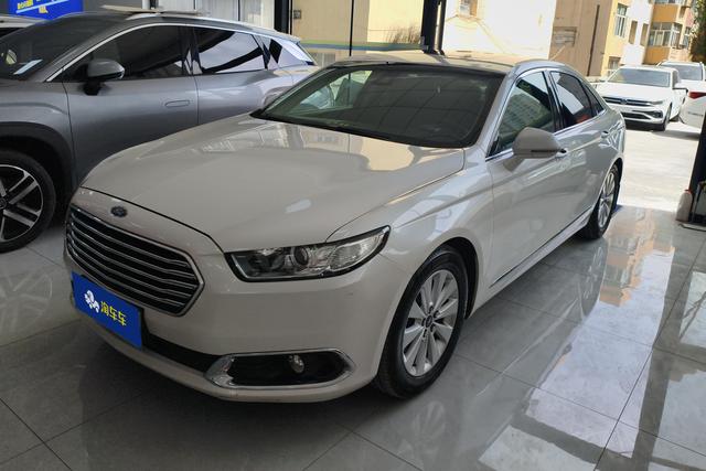 Ford Taurus 2016 года выпуска
