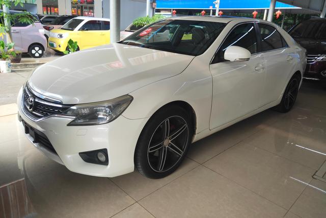 Toyota Mark X 2013 года выпуска