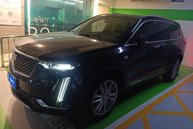 Cadillac XT6 2021 года выпуска