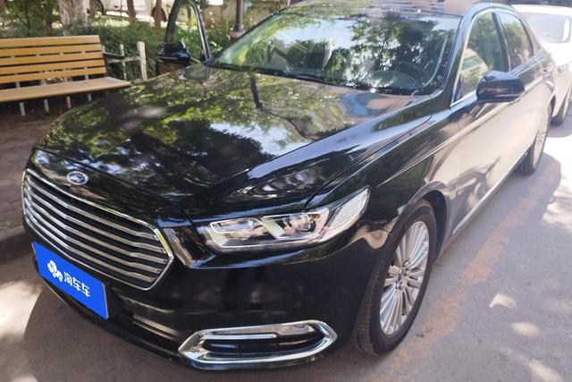 Ford Taurus 2017 года выпуска