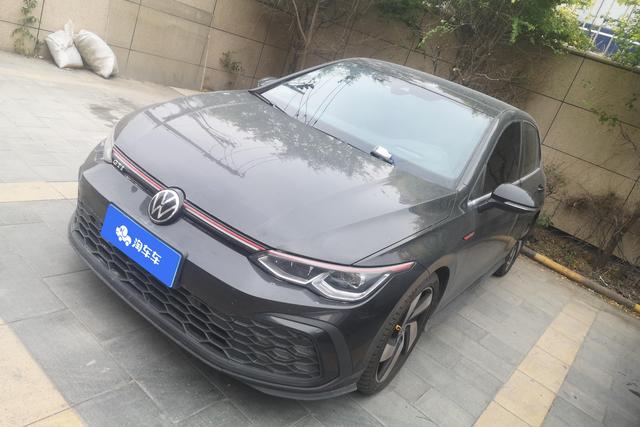 Volkswagen Golf GTI 2021 года выпуска