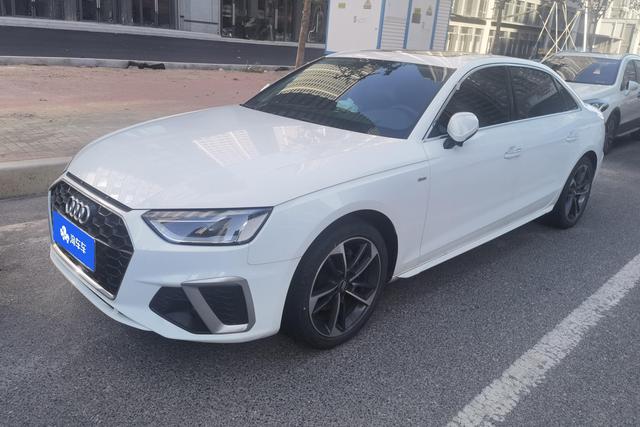 Audi A4 2020 года выпуска