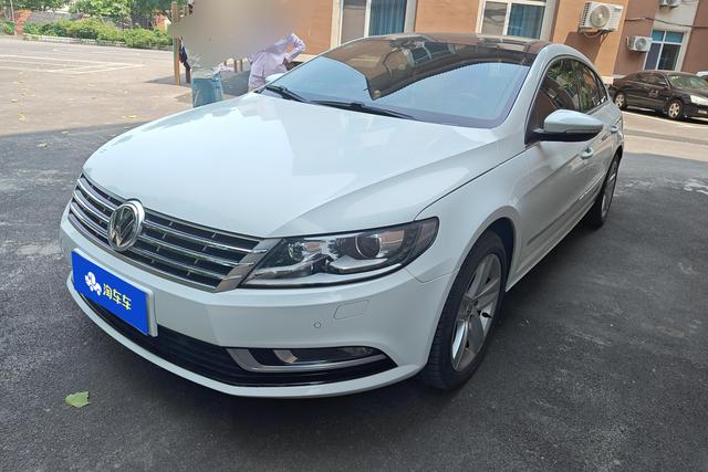 Volkswagen Passat CC 2015 года выпуска