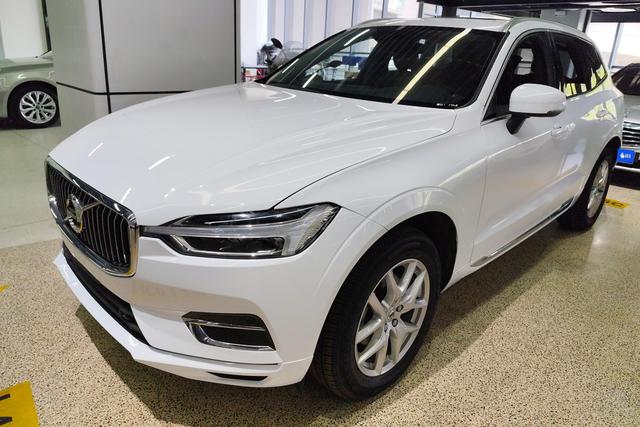 Volvo XC60 2020 года выпуска